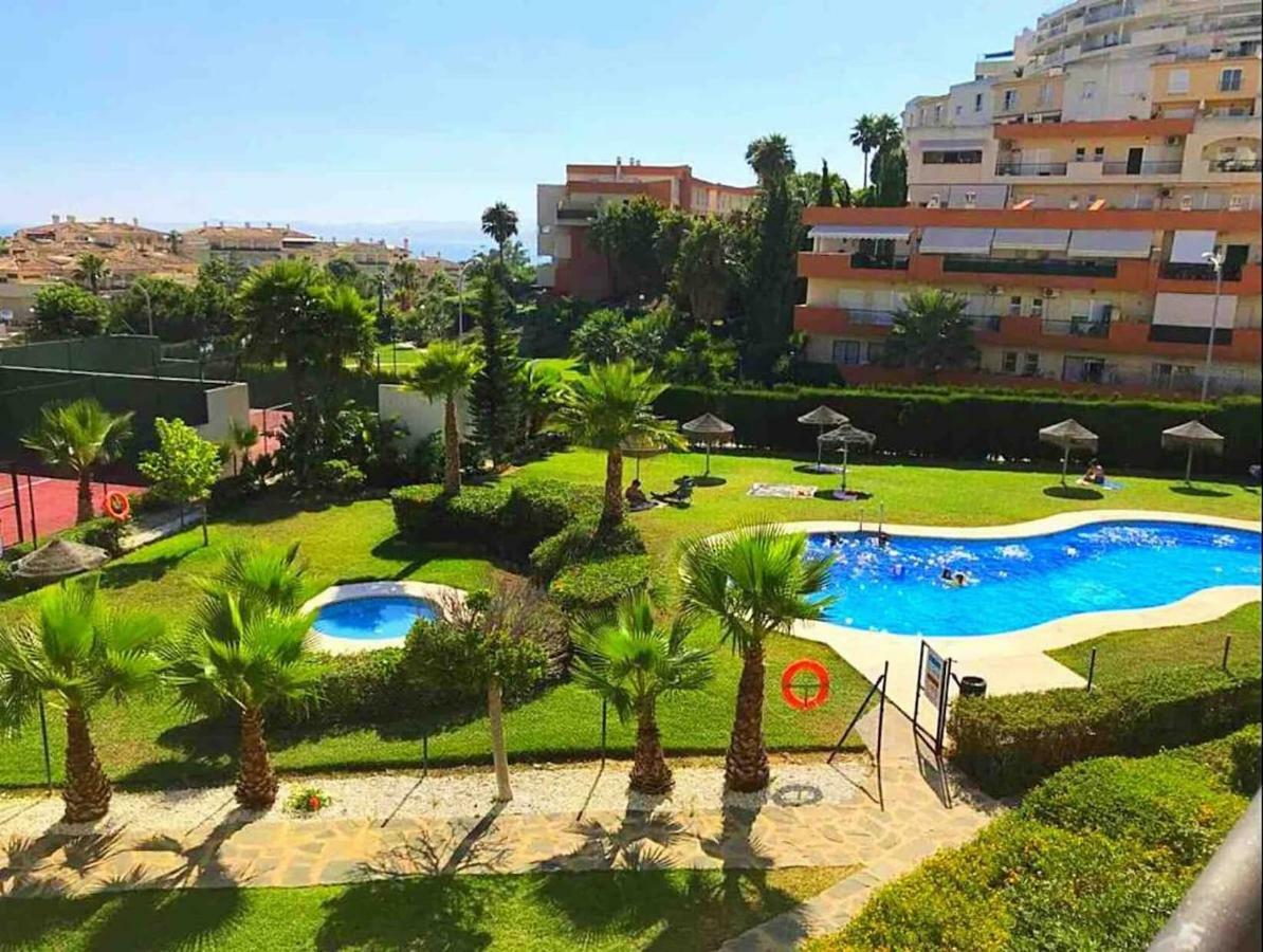 Seaview Apartment With Great Amenities & Facilities Benalmádena Eksteriør billede